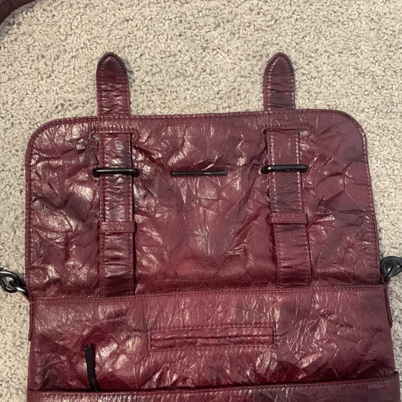 Matt & Nat Vegan Crinkle Crossbody Bag Distressed - Picture 16 of 17